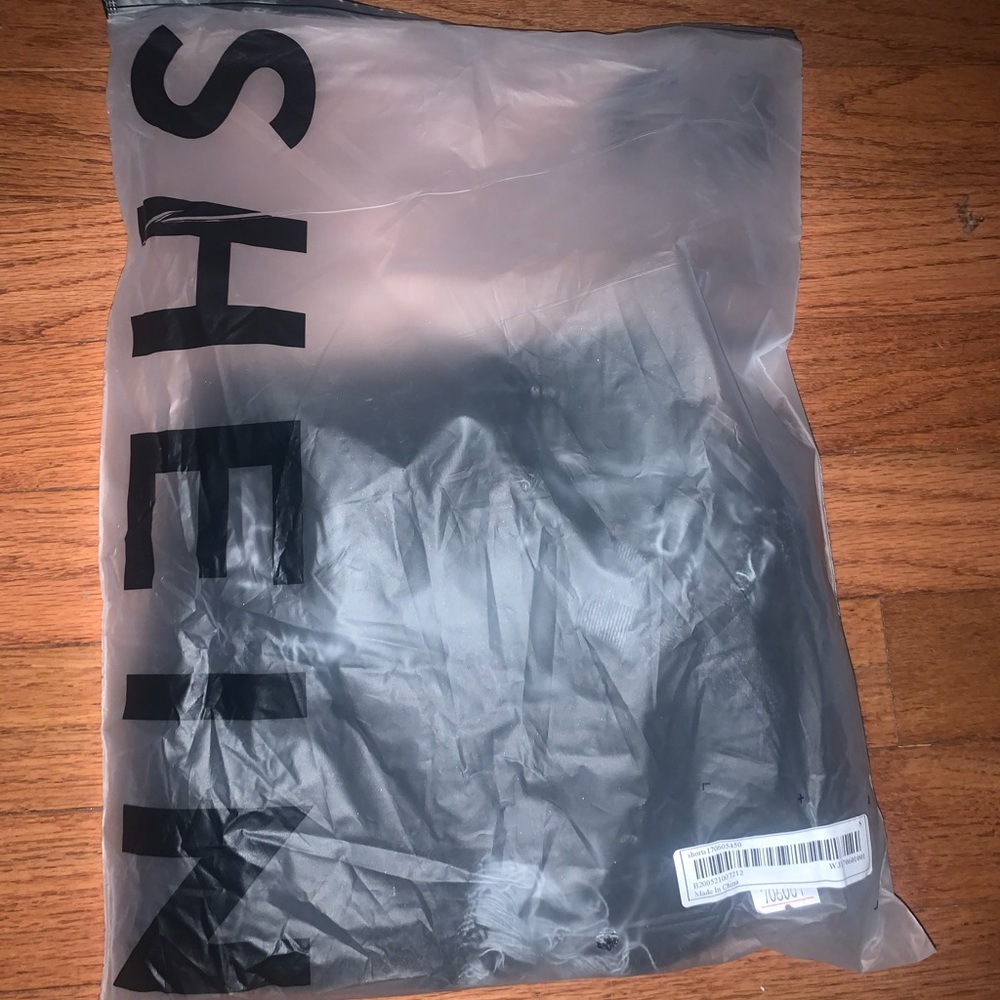 SHEIN black distressed shorts - Picture 2 of 4